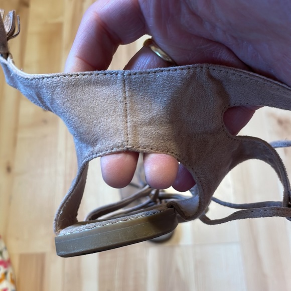 Old navy gladiator style faux suede sandals - Picture 6 of 6